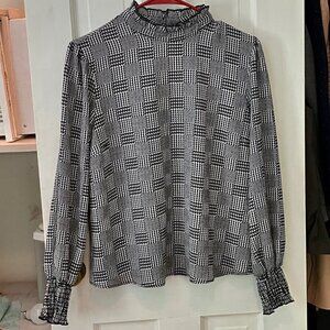 Forever  21 Black & White Check Blouse Size M